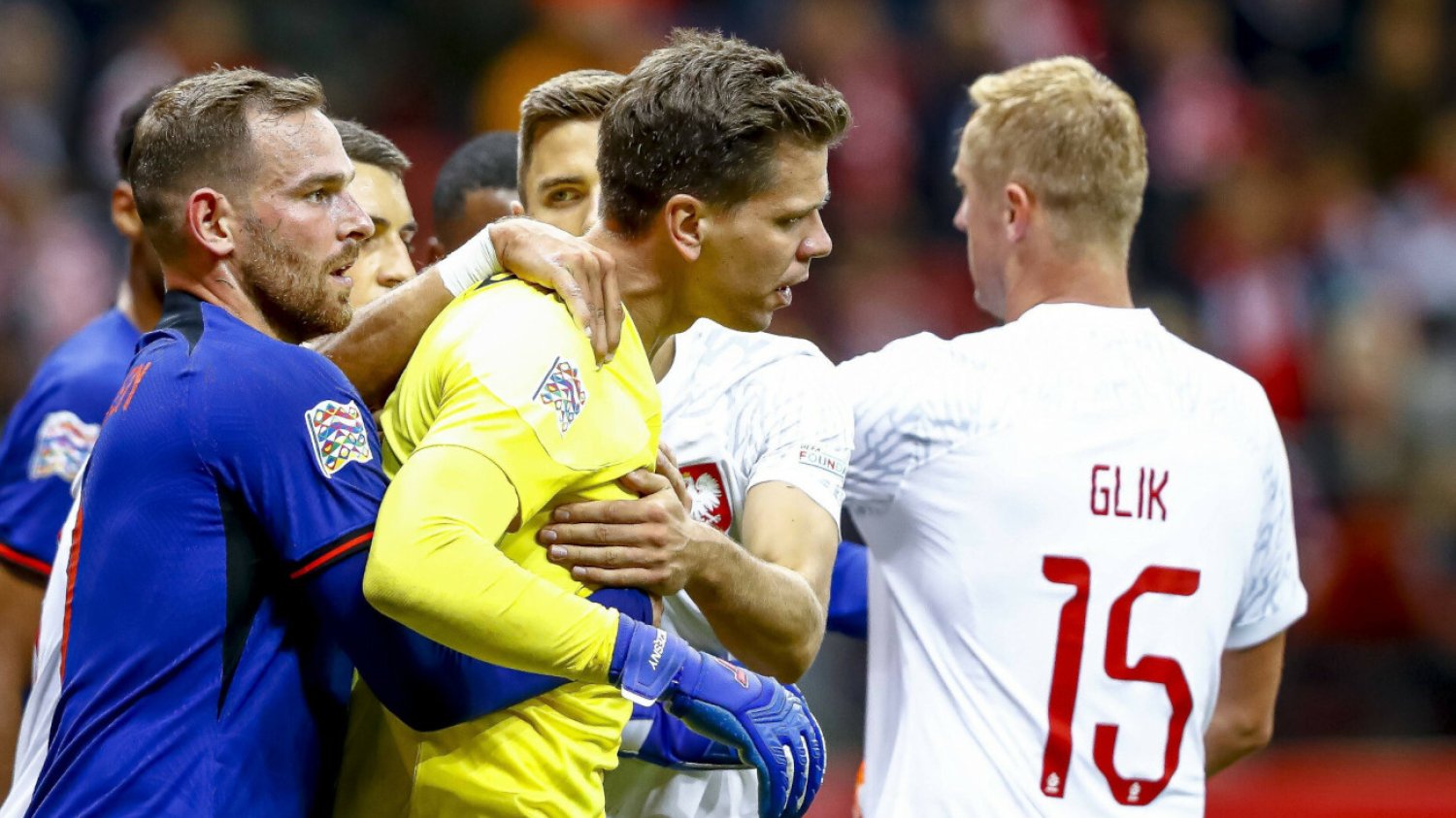 Wojciech Szczęsny w końcówce dał upust emocjom, skacząc do gardła jednemu z reprezentantów Holandii.