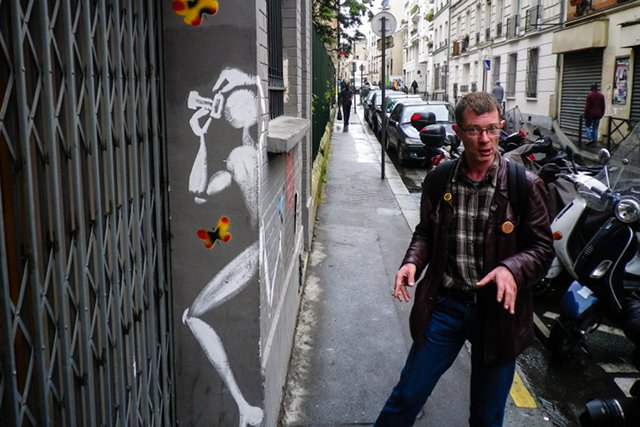 Vincent zna historię każdego rysunku w 20 dzielnicy.