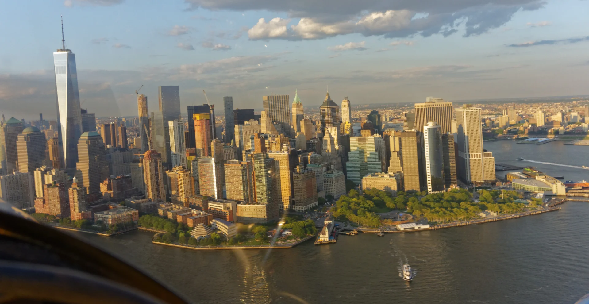 Dolny Manhattan z budynkim One World Observatory o wysokosci ok. 540 m.