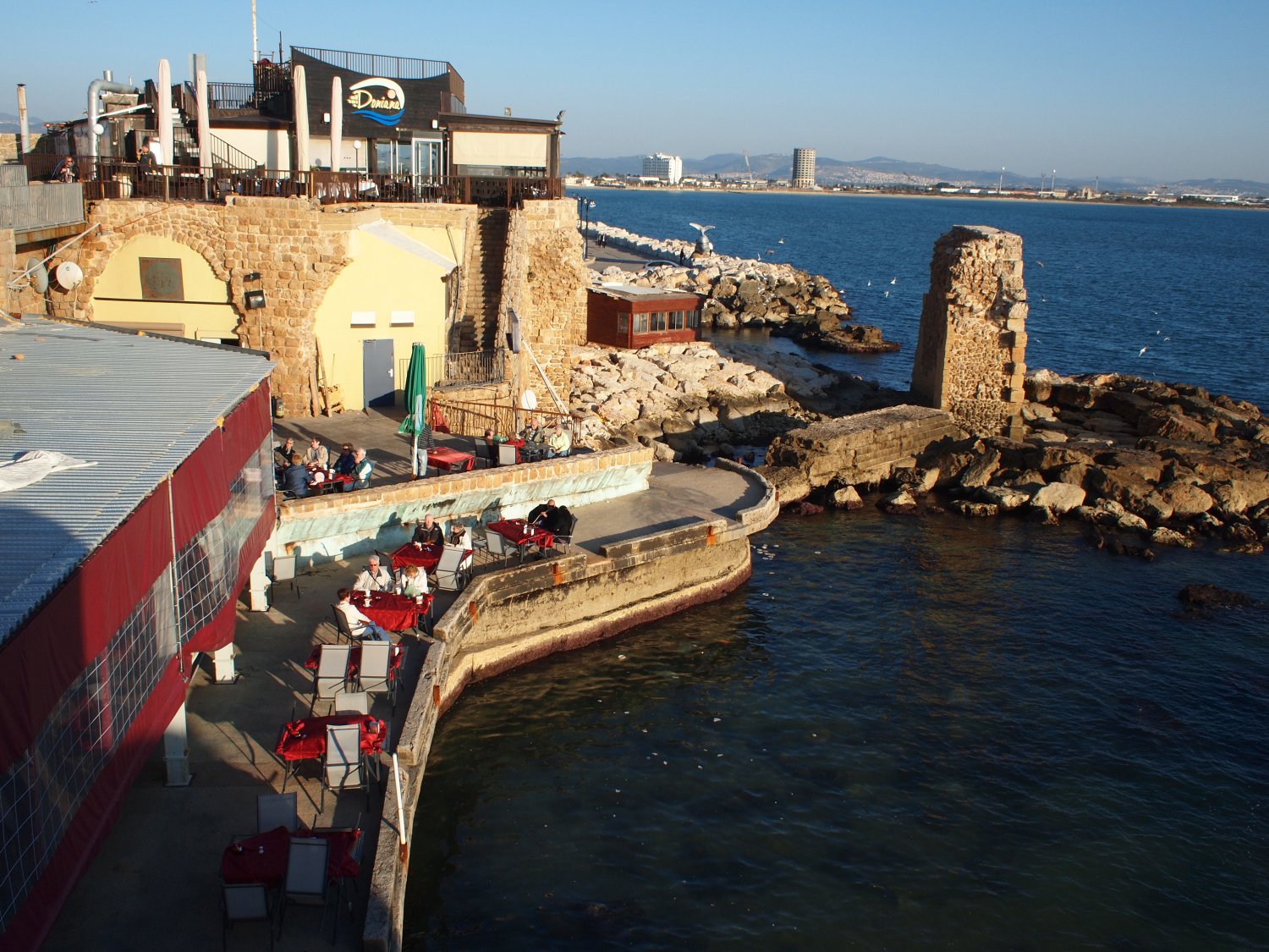 Stary port w Akkce. Ostatnia stolica Królestwa Jerozolimskiego.