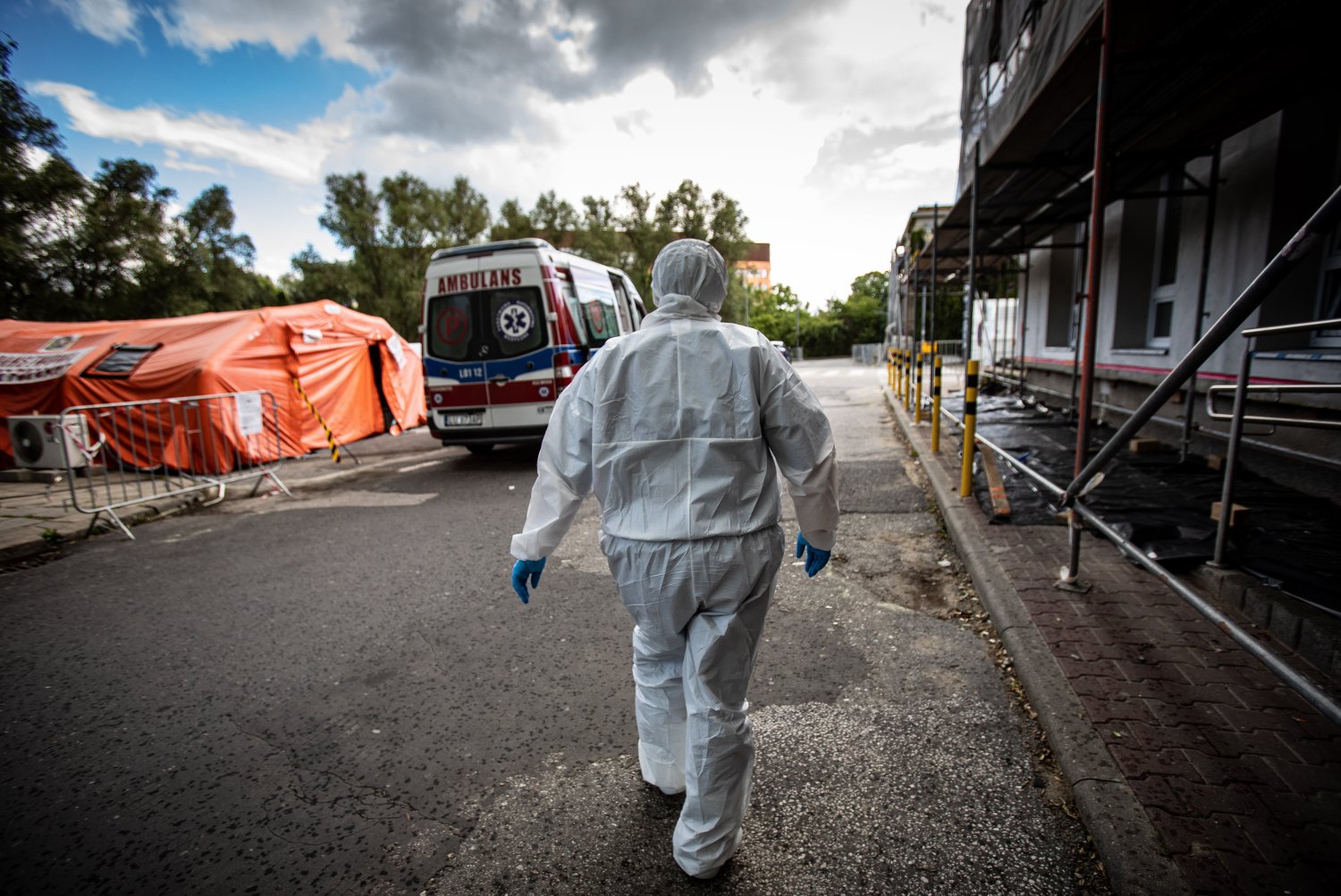 Odnaleziono ciało 80-latka z Alzheimerem. Zaginął po wypisaniu ze szpitala.