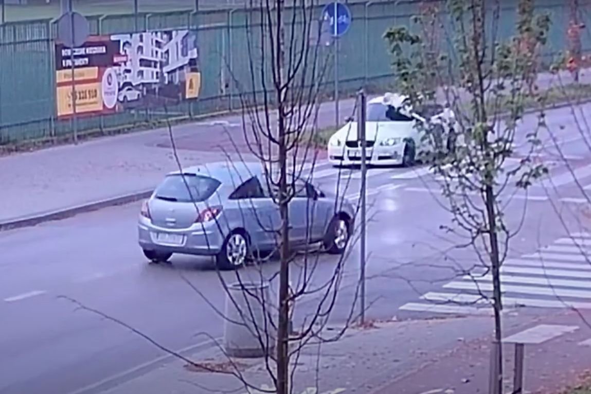 Samochód kontra hulajnoga, kierująca BMW dostała mandat. Kto tym razem zawinił?