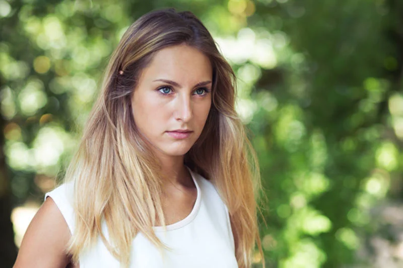 Ombre lub sombre to koloryzacja, która nie niszczy włosów tak jak farba rozjaśniająca włosy po całości