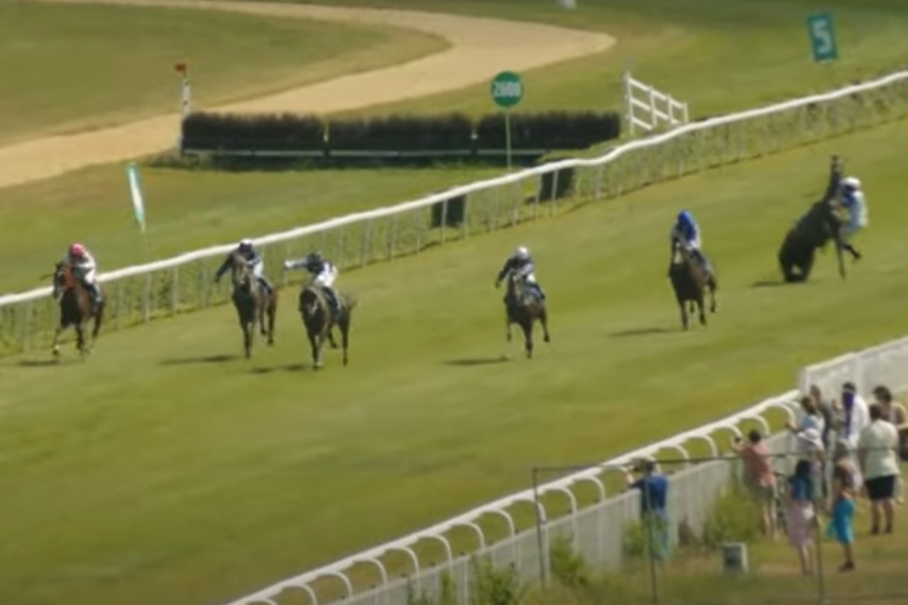 Wypadek na WTWK Partynice. Po wypadku uśpiono konia