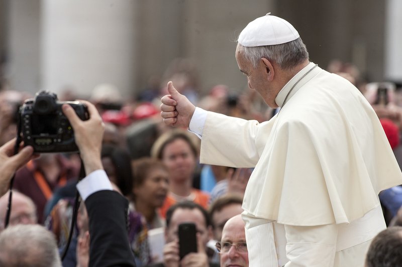 Papież podczas dzisiejszego spotkania z wiernymi przekonywał o potrzebie przestrzegania zasad równości płci w każdym aspekcie życia publicznego.