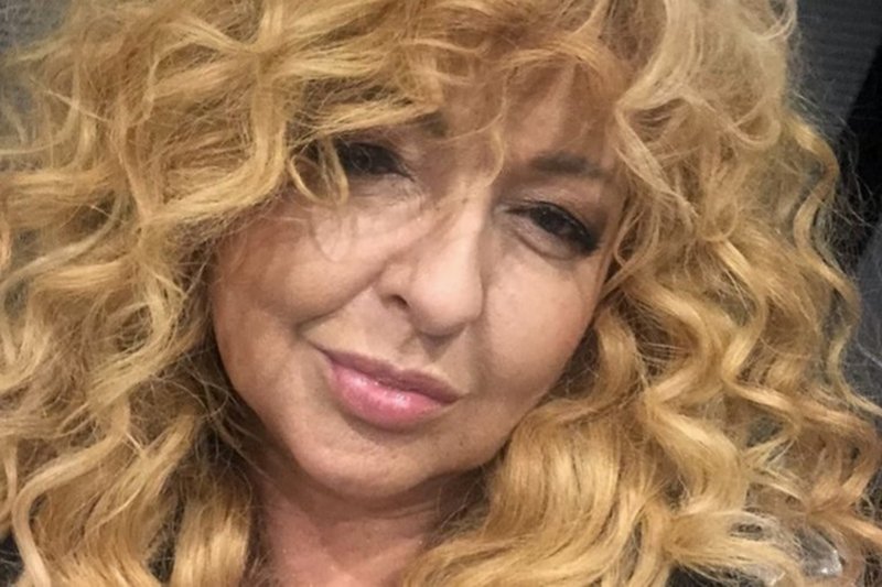 Magda Gessler rozczula się nad zdjęciem wnuczki Neny i córki Lary.