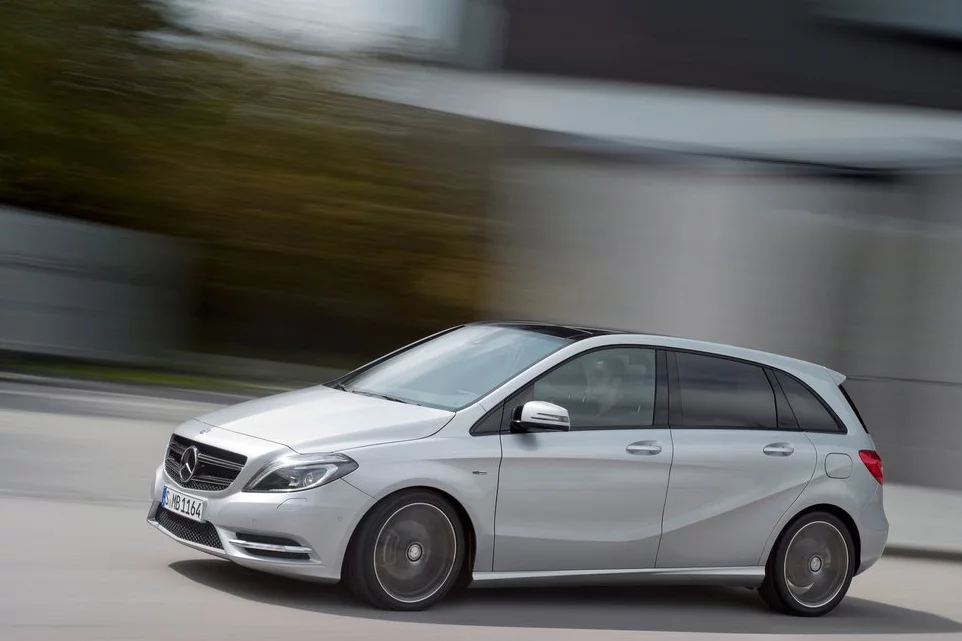 Mercedes-Benz klasy B to jedno z aut, którego klimatyzację napełnia się starym czynnikiem R-123a w imię bezpieczeństwa