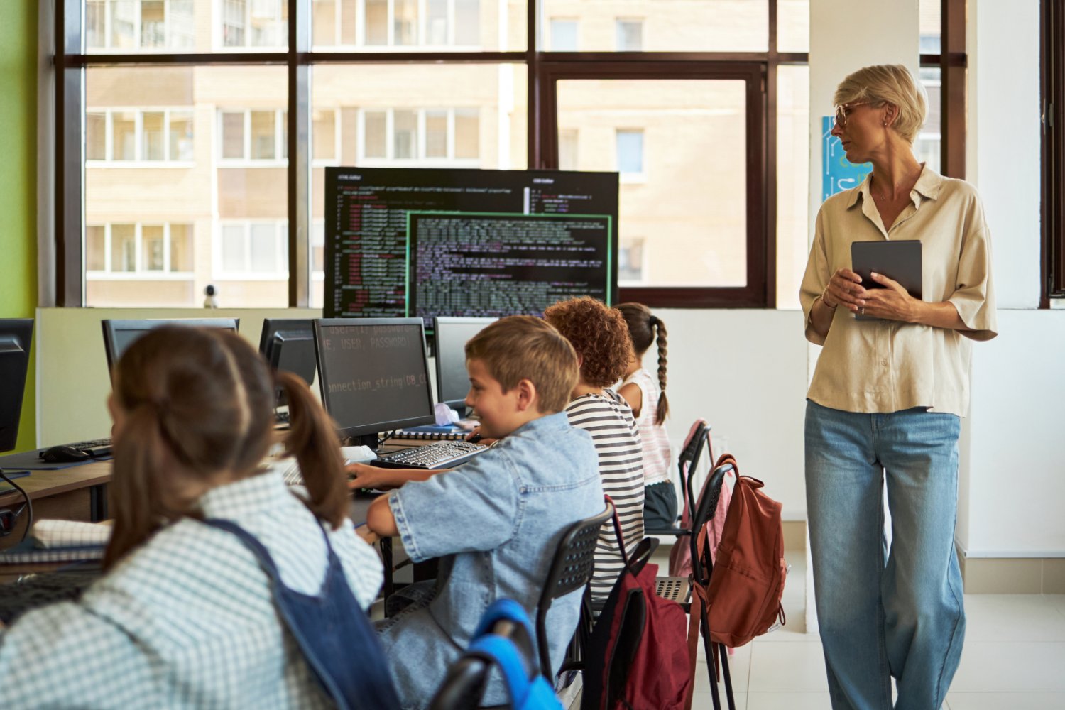 MEN wysyła nauczycieli na kurs z AI. Dowiedzą się, jak używać nowych technologii na lekcjach
