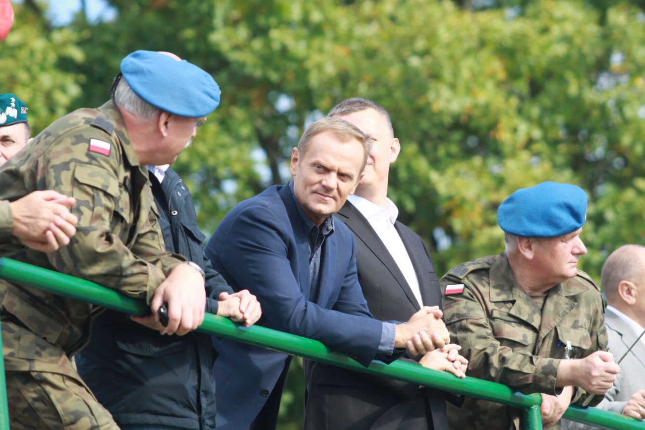 Tusk złożył życzenia żołnierzom i przy okazji wypunktował PiS