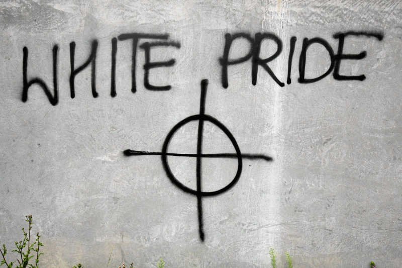 Policja coraz lepiej radzi sobie z rasistami. Są efekty zapowiedzianej przez Sienkiewicza walki