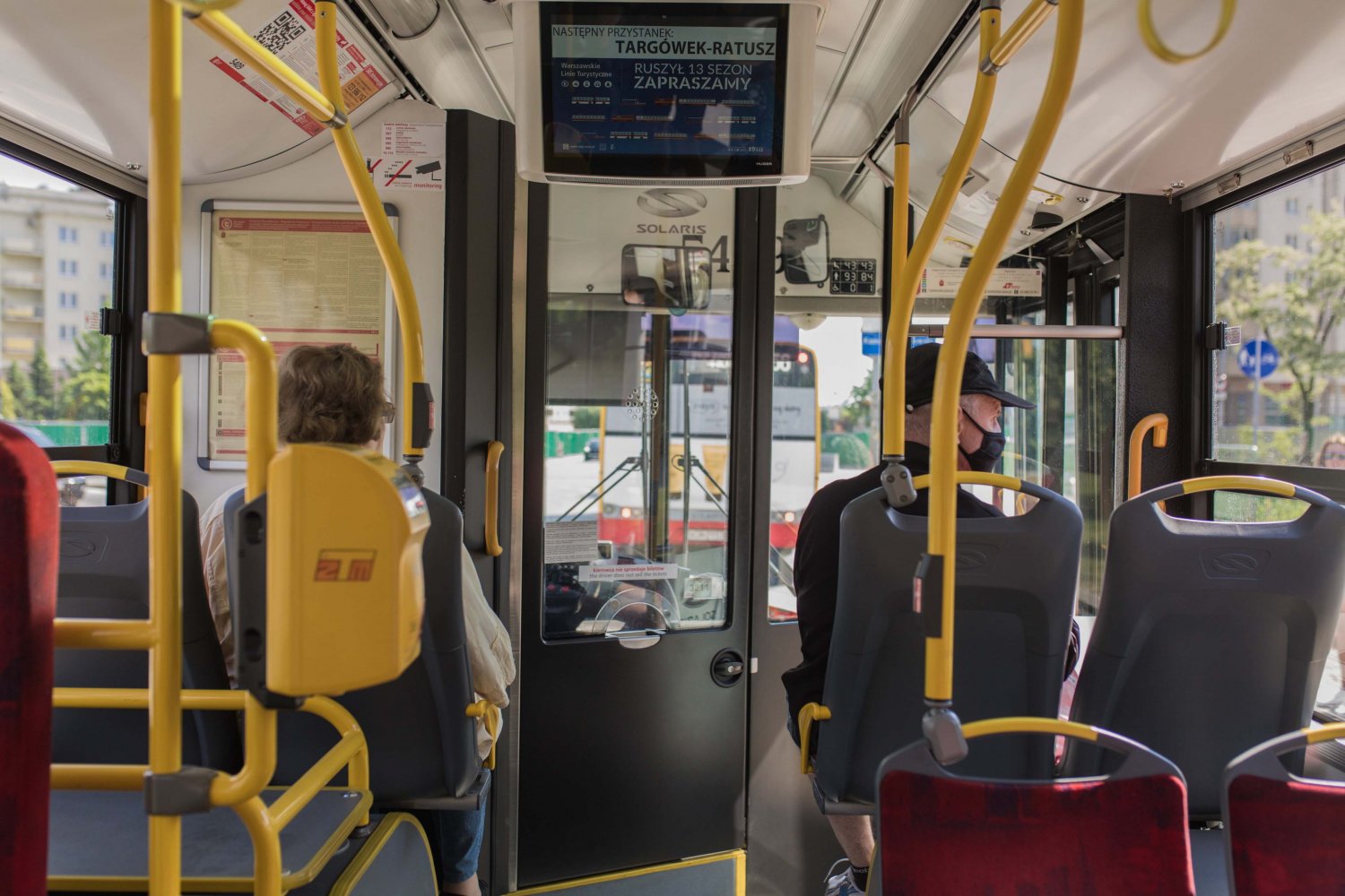 Warszawa: kierowca autobusu uratował przechodnia przed pobiciem.