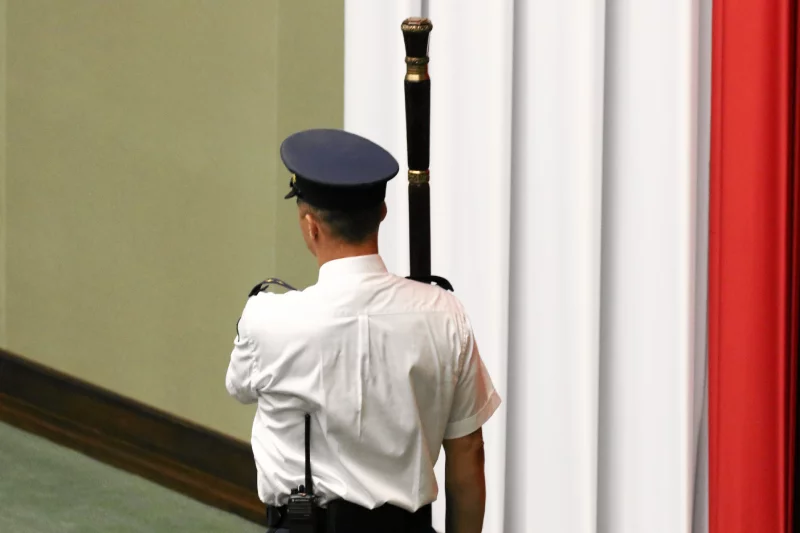 Według nieoficjalnych informacji strażnik marszałkowski postrzelił się podczas czyszczenia broni.