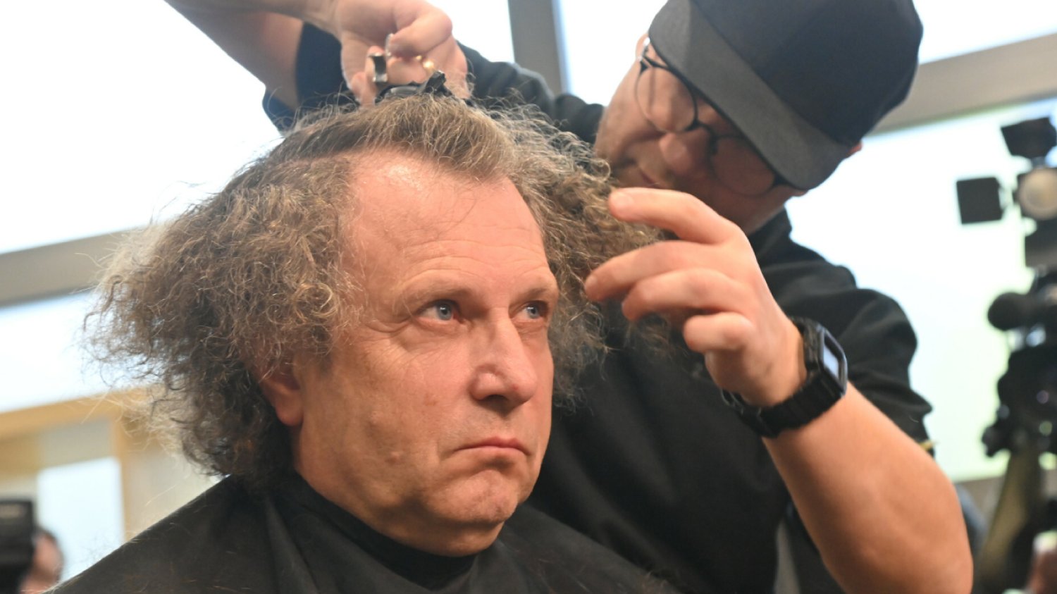 Jacek Karnowski ściął włosy. Dotrzymał obietnicy danej 7 lat temu