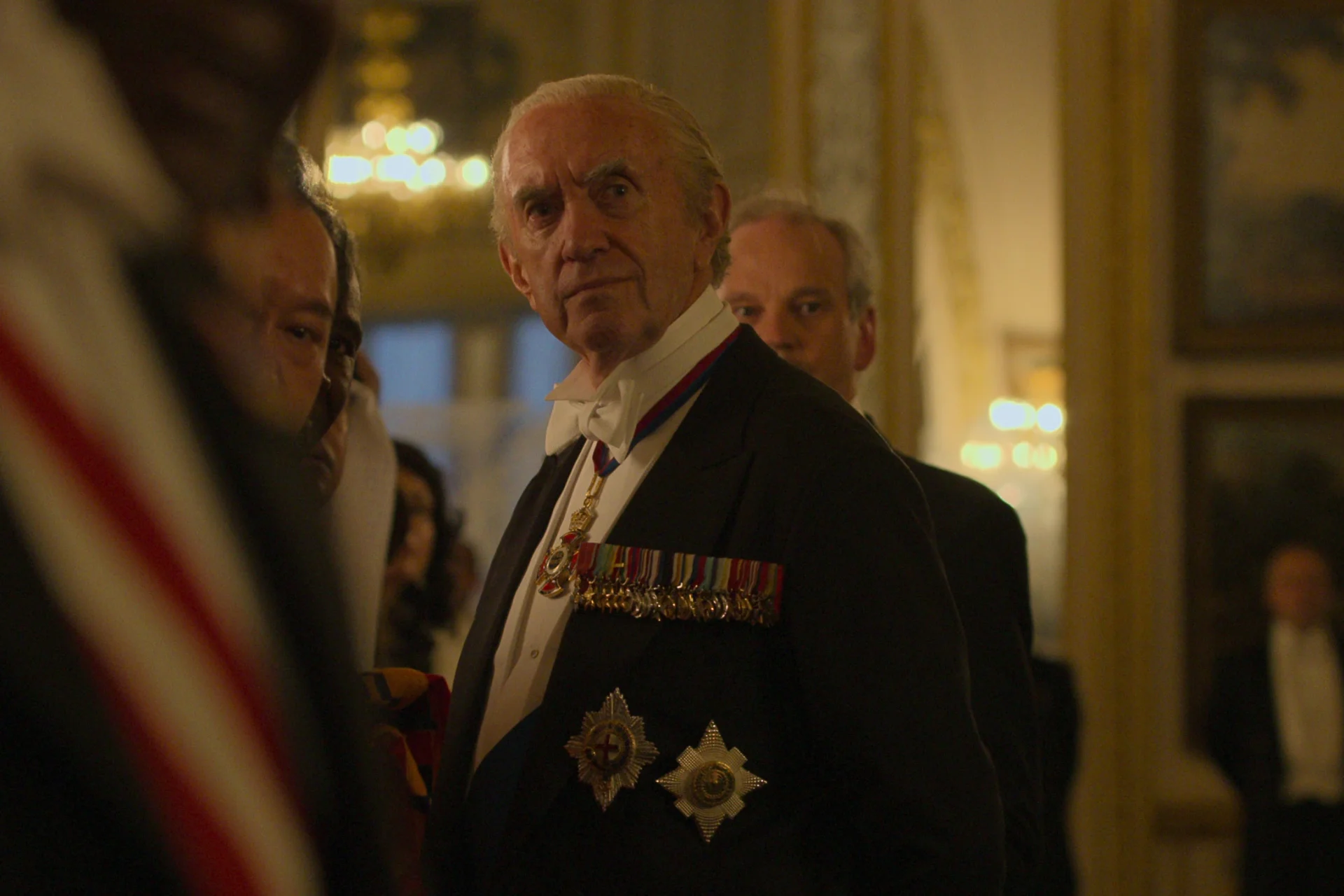 The Crown 5, Jonathan Pryce jako książę Filip Jonathan Pryce jako książę Filip