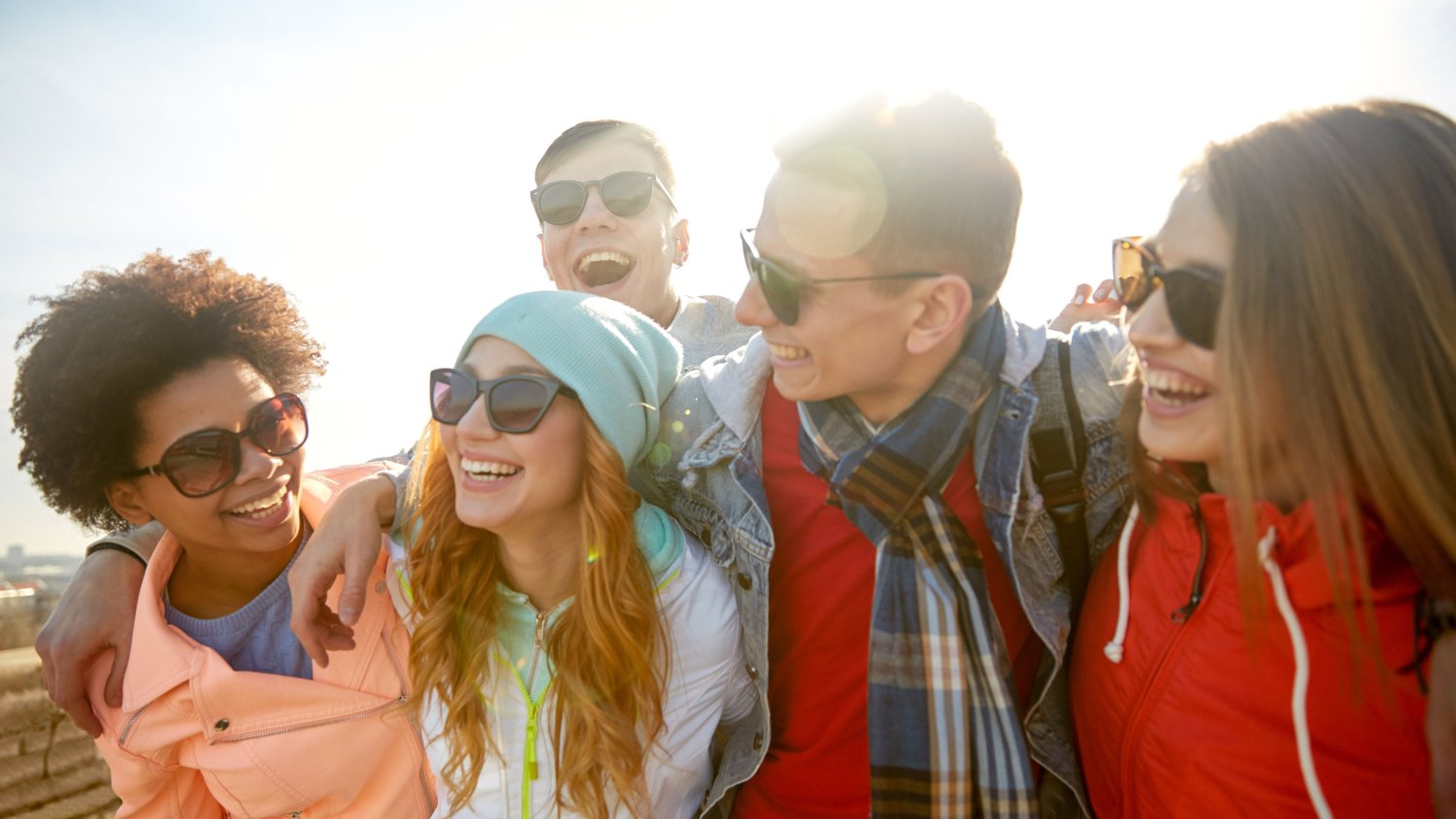 Okazuje się, że my Polacy automatycznie robimy przedziwne rzeczy, z których nawet nie do końca zdajemy sobie sprawy. Tym bardziej wielką frajdę sprawiło mi odkrycie na nowo – dzięki znajomym cudzoziemcom – naszych społecznych mechanizmów