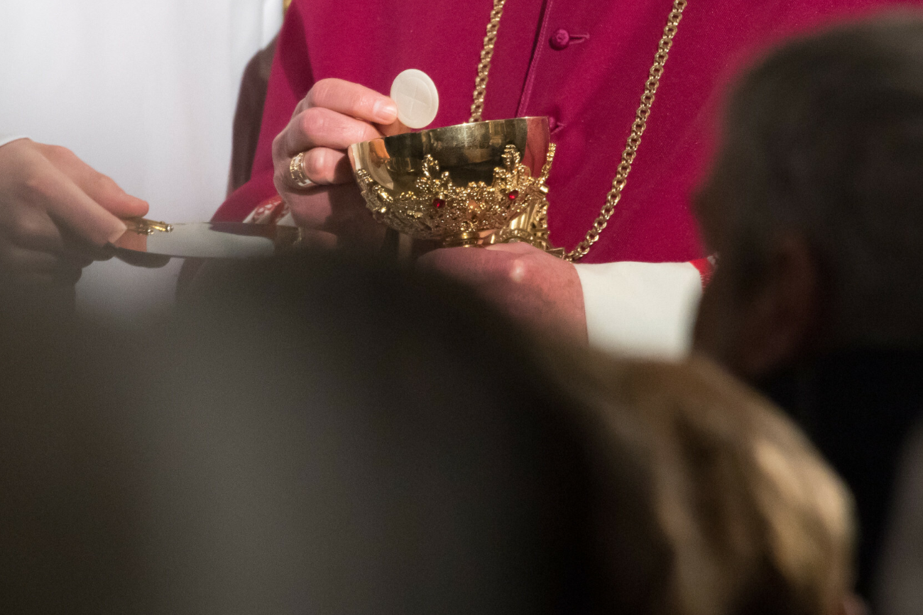 Księża wzięli na celownik parafian-imprezowiczów. "Ogromne zgorszenie".