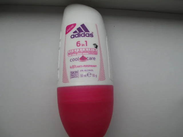 Antyperspirant w kulce 6 in 1 Cool & Care Adidas. Cena: ok. 13 zł.