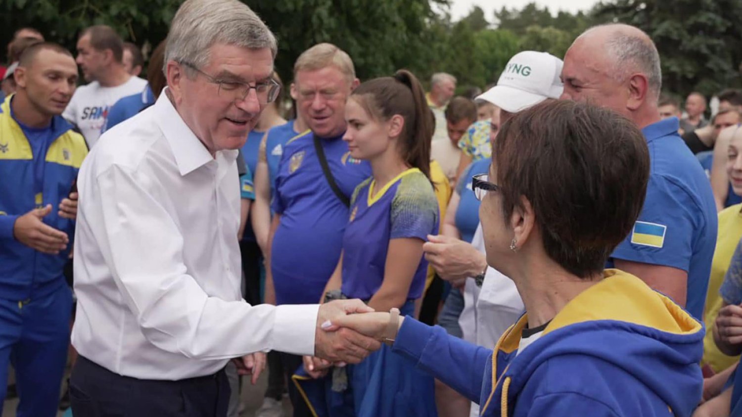 Thomas Bach podczas spotkania z ukraińskimi sportowcami. Szef MKOl dał jasny wyraz popracia dla Ukraińców.