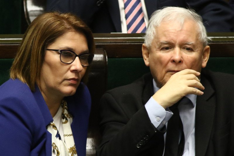 Jarosław Kaczyński pogroził palcem? Beata Mazurek, rzeczniczka PiS wydała jednoznaczne oświadczenie.