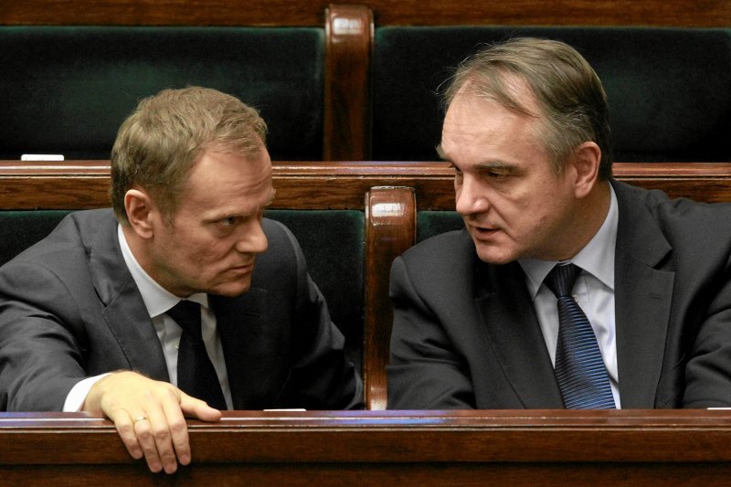 To już drugi miesiąc, gdy więcej Polaków ufa Pawlakowi, a nie Tuskowi