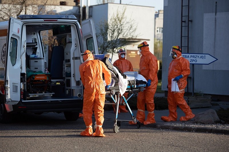 Znaczący wzrost zgonów z powodu koronawirusa w Polsce.