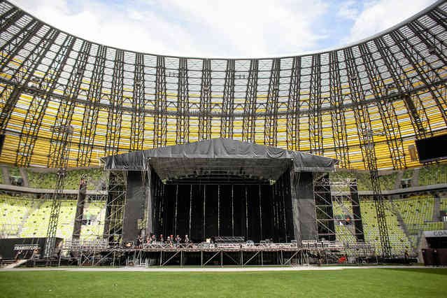 18.08.2014 Gdańsk, stadion PGE Arena, budowa sceny przed wtorkowym koncertem. Justina Timberlake'a.