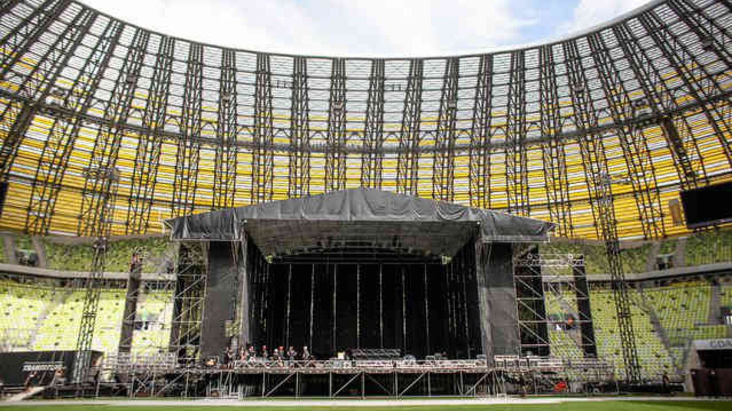 18.08.2014 Gdańsk, stadion PGE Arena, budowa sceny przed wtorkowym koncertem. Justina Timberlake'a.