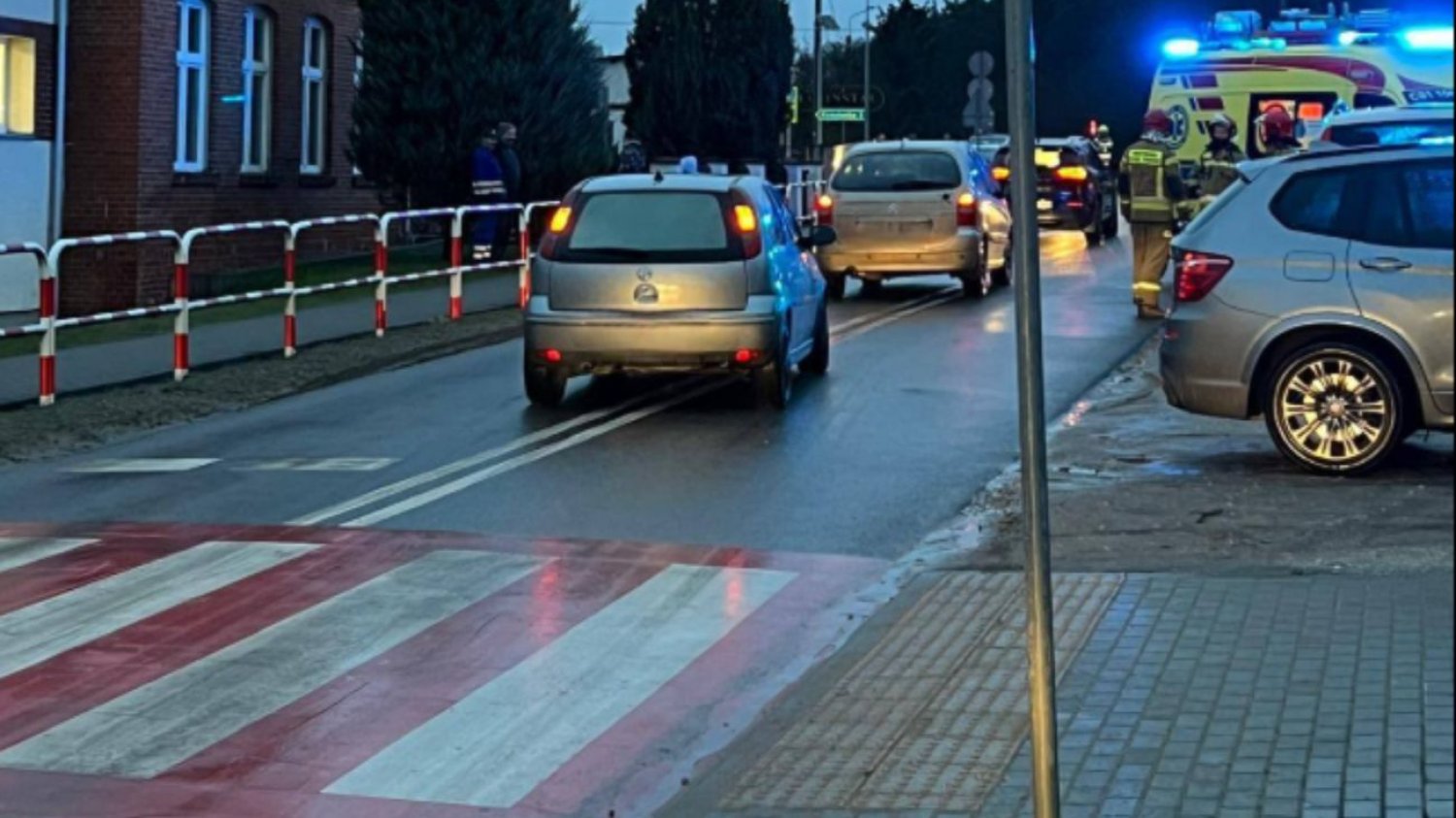 Wypadek na przejściu na pieszych w kujawsko-pomorskim. Potrącono 6-latka. Wypadek na przejściu dla pieszych w kujawsko-pomorskim. 6-latek potrącony na przejściu dla pieszych.