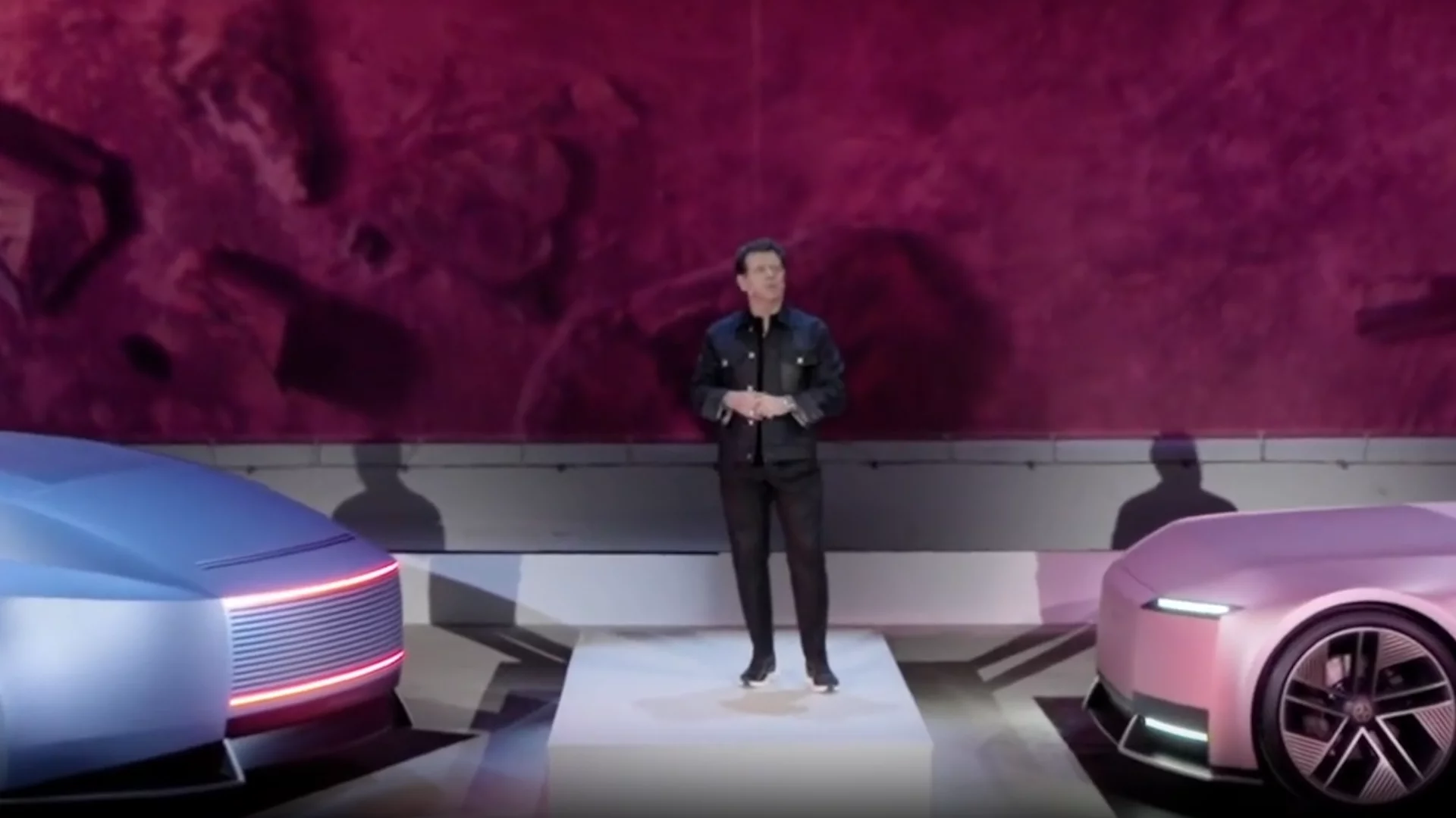 Trzęsienie ziemi w Jaguar Land Rover. Legenda designu "wyprowadzona z biura"