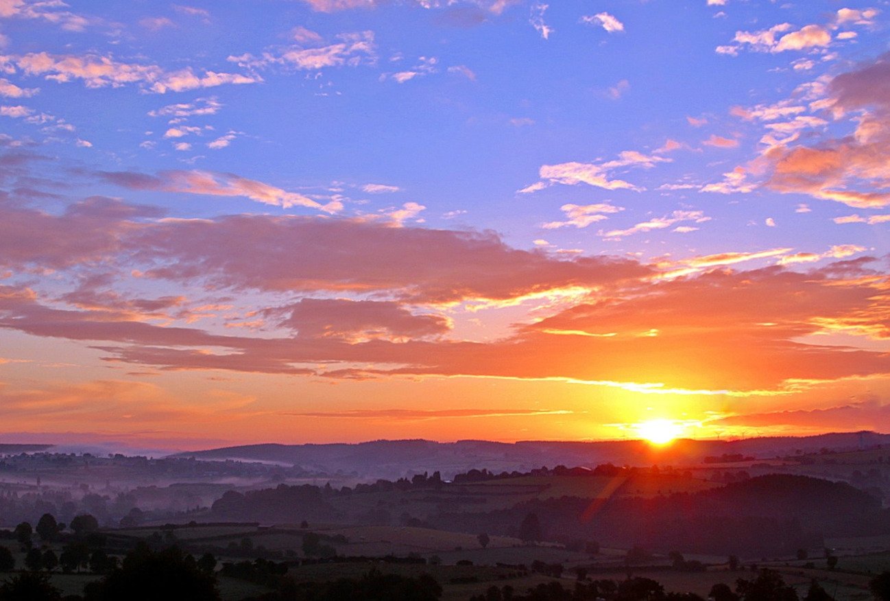 Prognoza pogody na poniedziałek 19 lipca. Burzowa aura ma ulec zmianie.