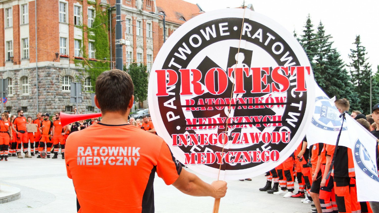 Ratownicy medyczni protestują od dawna. Teraz ich akcja trwa od 1 września. Punkt kulminacyjny ogólnopolskiej akcji ma się odbyć 11 września w Warszawie.