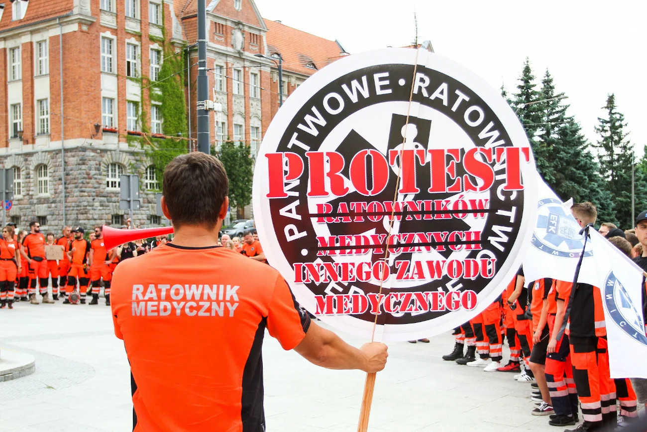 Ratownicy medyczni protestują od dawna. Teraz ich akcja trwa od 1 września. Punkt kulminacyjny ogólnopolskiej akcji ma się odbyć 11 września w Warszawie.