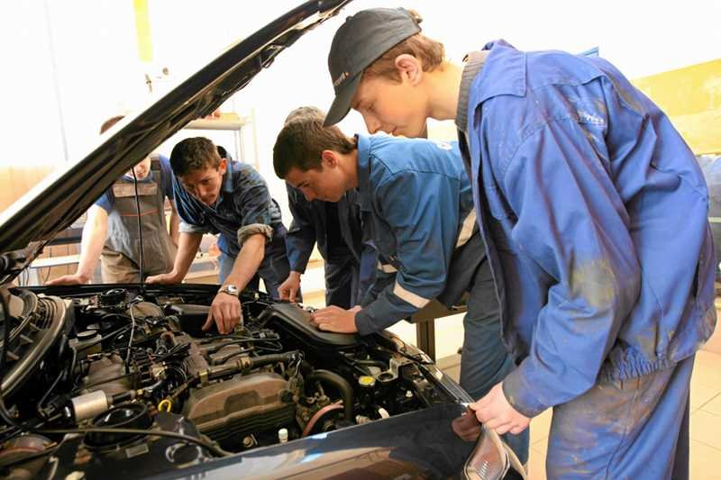 Zespół Szkół nr 1 w Opatowie. Szkoła zawodowa. Pracownia diagnostyki pojazdów mechanicznych