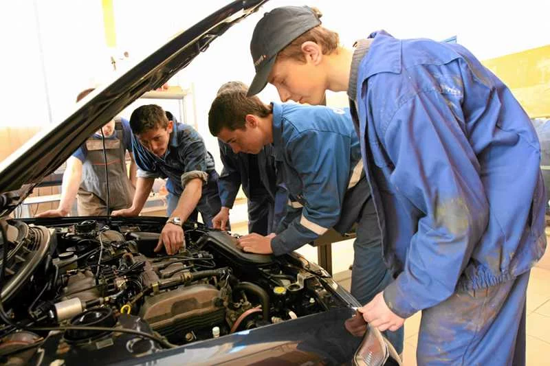 Zespół Szkół nr 1 w Opatowie. Szkoła zawodowa. Pracownia diagnostyki pojazdów mechanicznych