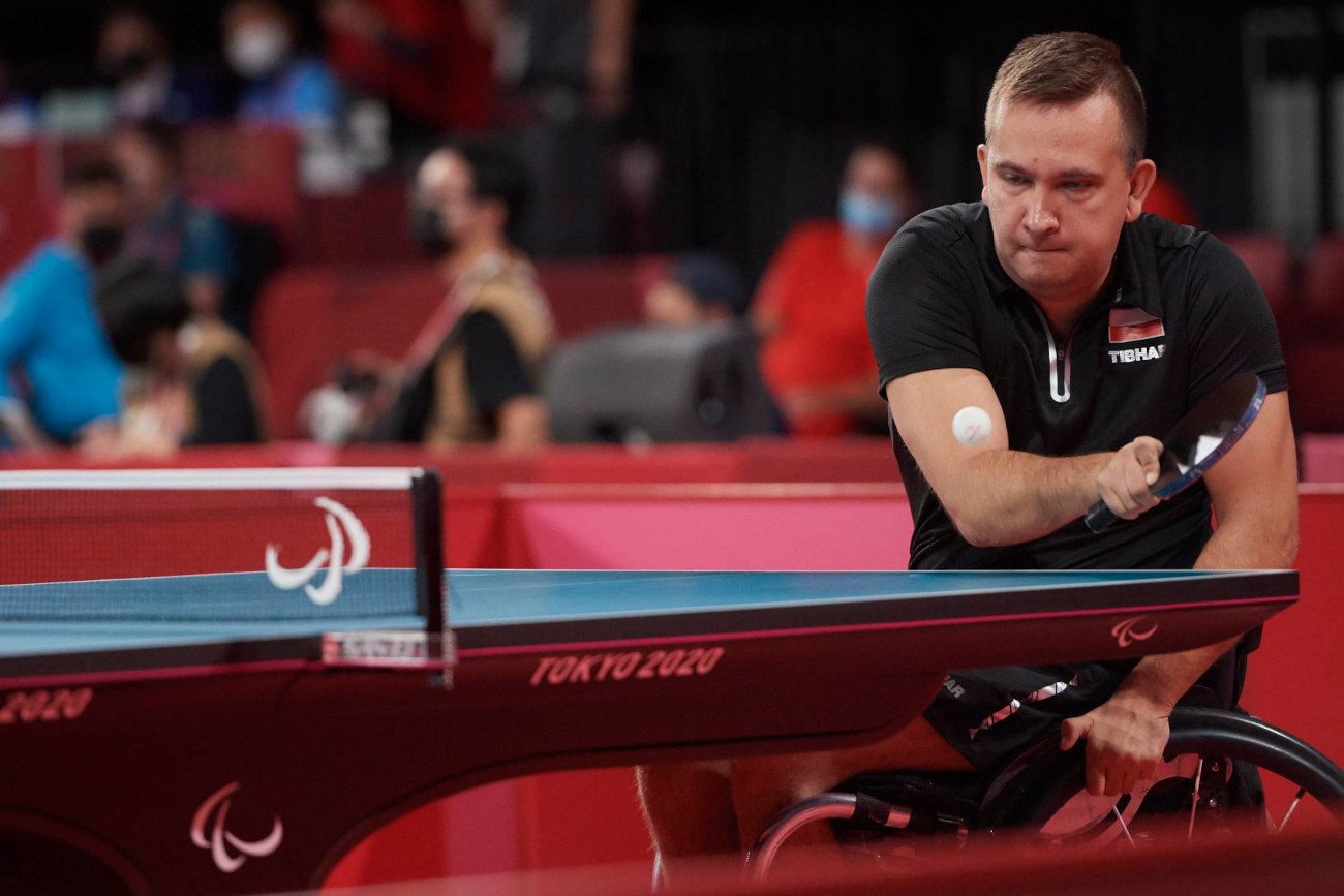 Czwartek to kolejny dzień zmagań m.in. na arenach paratenisa stołowego w Tokio.