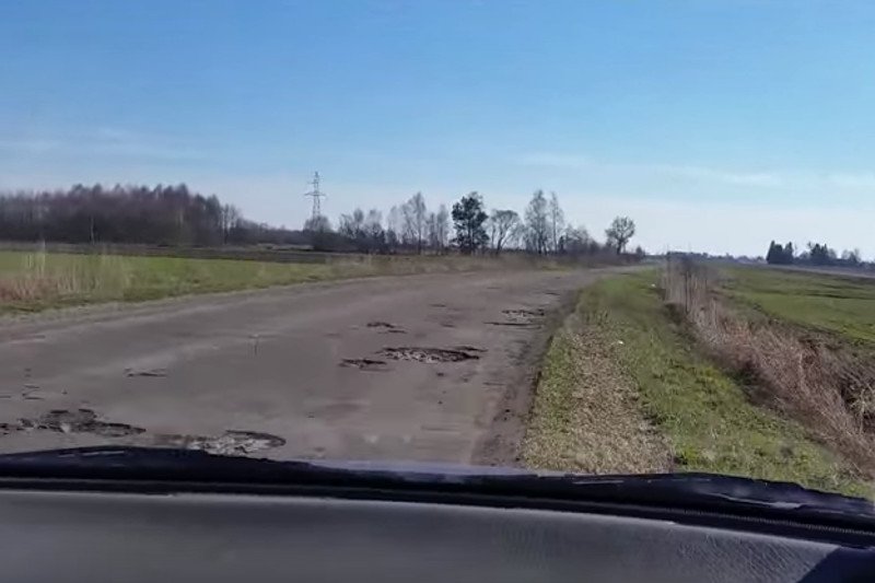 Na stan dróg w gminie Podedwórze zwrócił uwagę premier Mateusz Morawiecki.