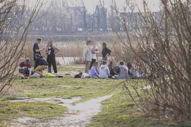 Kraków: Młodzi lekceważą społeczną kwarantannę