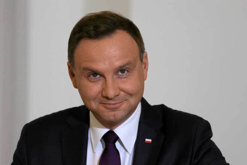 Prawicowe media bezpodstawnie wychwalając Andrzeja Dudę robią mu krzywdę.