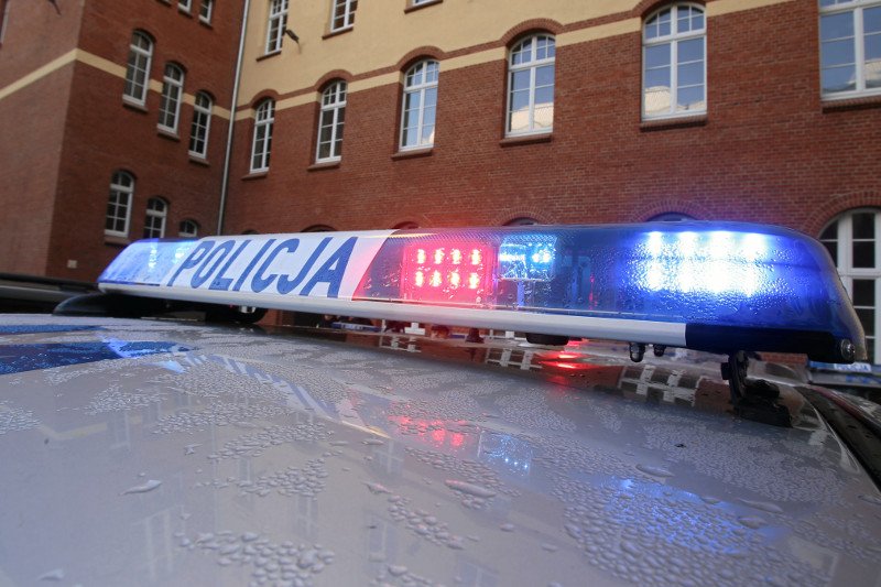 29-letni kierowca odgryzł palca funkcjonariuszowi policji.