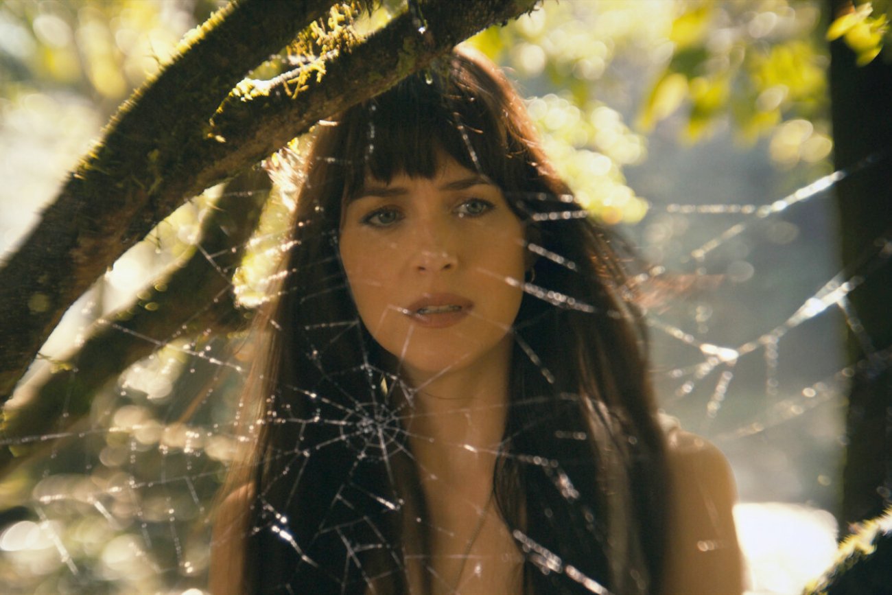 Gdzie obejrzeć "Madame Web"? Film z Dakotą Johnson i Sydney Sweeney trafił na VOD.