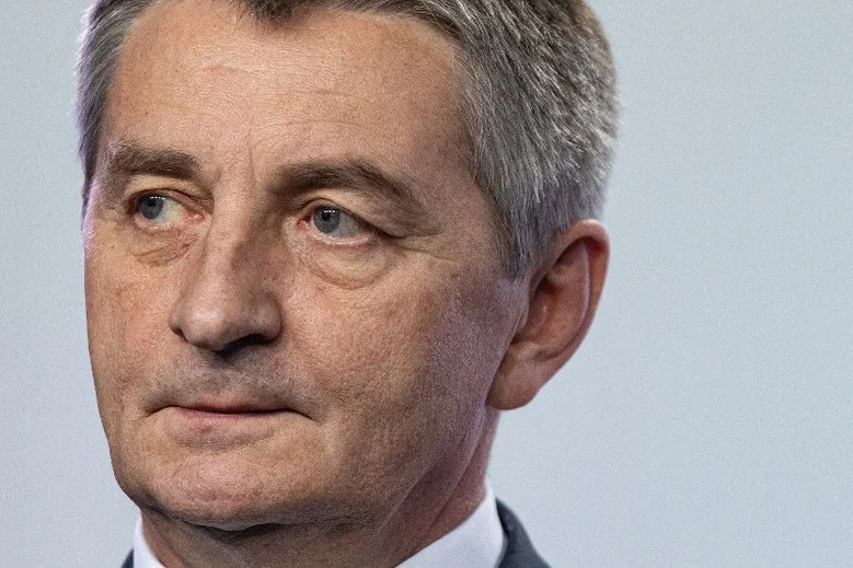 O Marku Kuchcińskim i aferze z jego lotami piszą nawet w Szwajcarii.