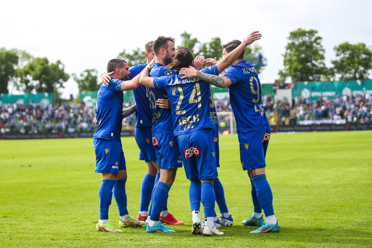 Piłkarze Lecha Poznań sięgnęli po siedmiu latach przerwy zdobyli swój kolejny - ósmy tytuł mistrza Polski.