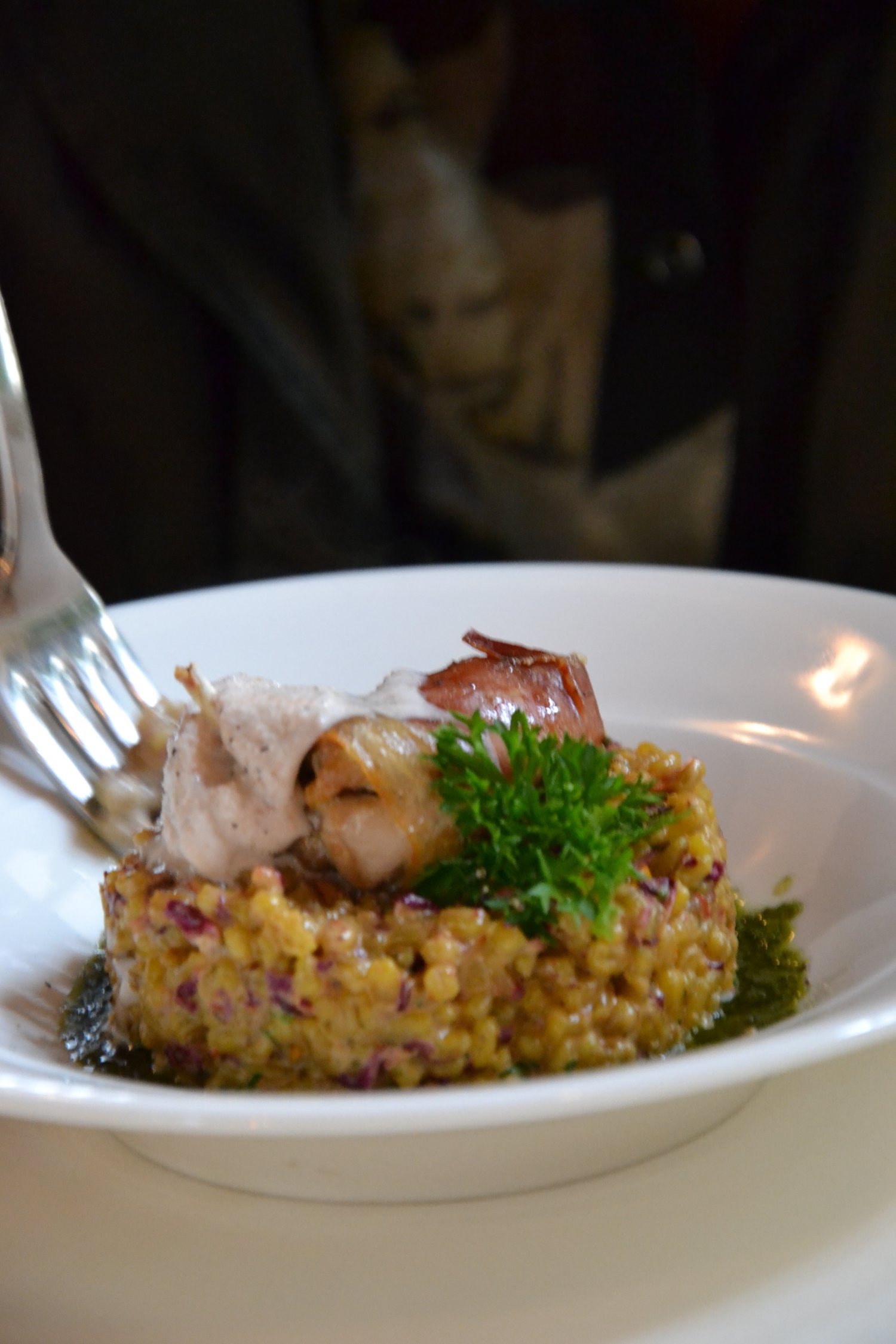 Przepiórka na różanym risotto