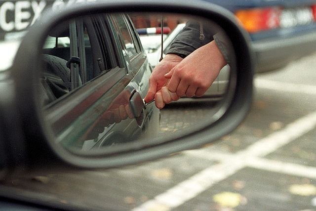 Najwięcej samochodów kradnie się w Warszawie i okolicznych powiatach.