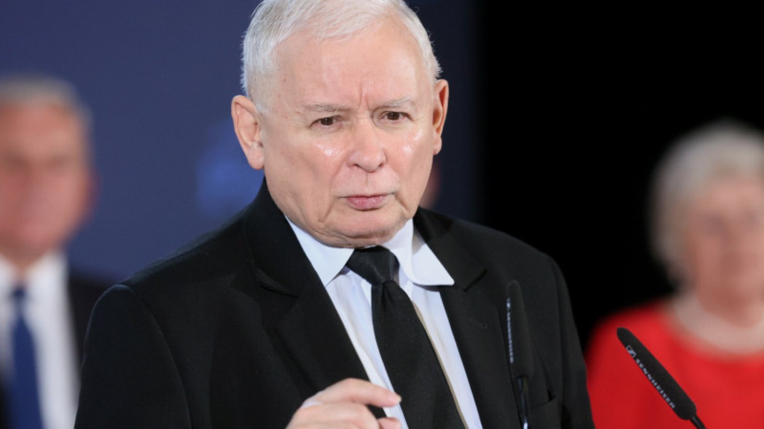 Sondaż partyjny: Spadek poparcia dla PiS skraca dystans między KO