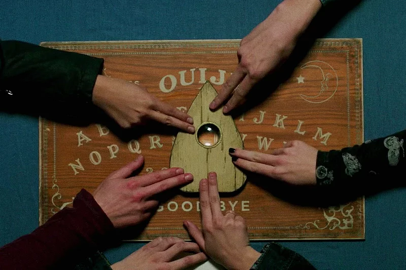 Tak jak każda gra planszowa, Ouija również posiada swoje zasady.