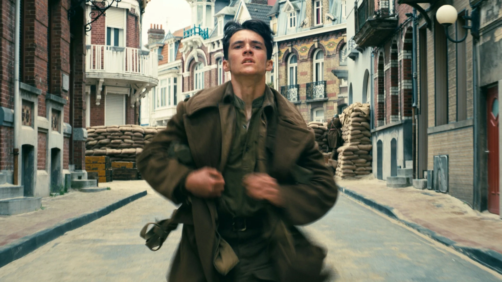 Fionn Whitehead w filmie "Dunkierka"