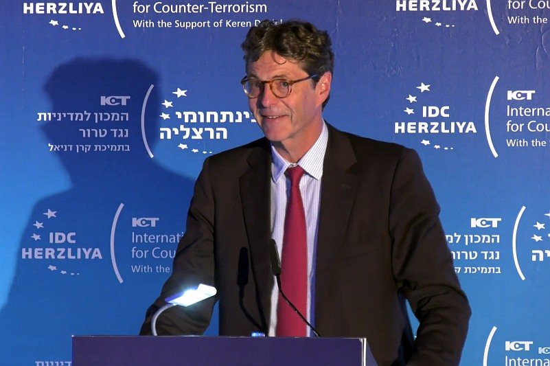 Niemcy donoszą o tym, że w Polsce już zlustrowano rodzinę nowego ambasadora RFN Arndta Freytaga von Loringhovena.