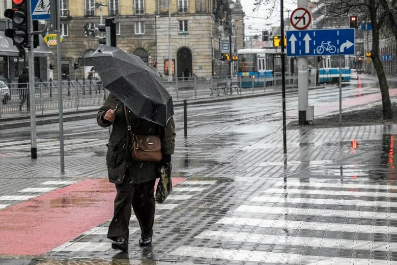 W długi weekend nie zabraknie opadów deszczu.