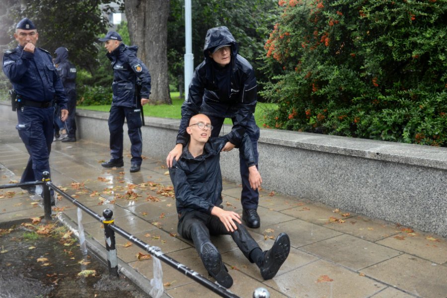 Trwają protesty pod Sejmem Obywateli RP, KOD-u i Ogólnopolskiego Strajku Kobiet.